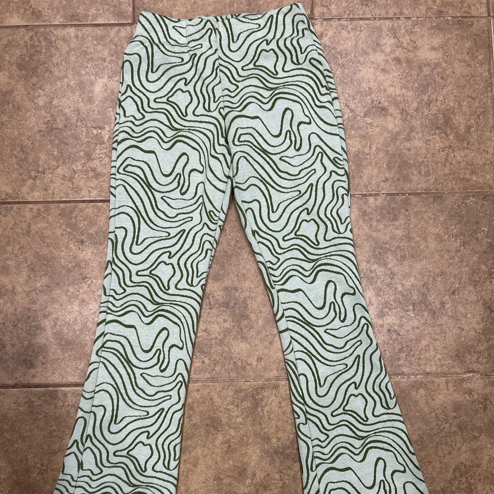 RSQ green kick flare pants size medium. Super comfortable!